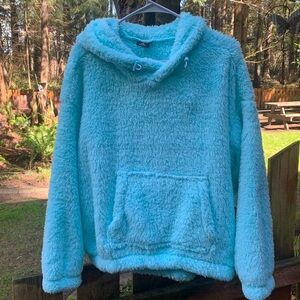 Athletic Women’s Fleecy Soft Pullover NWOT